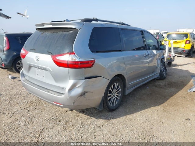 5TDYZ3DC3JS919973 Toyota Sienna Xle 8 Passenger