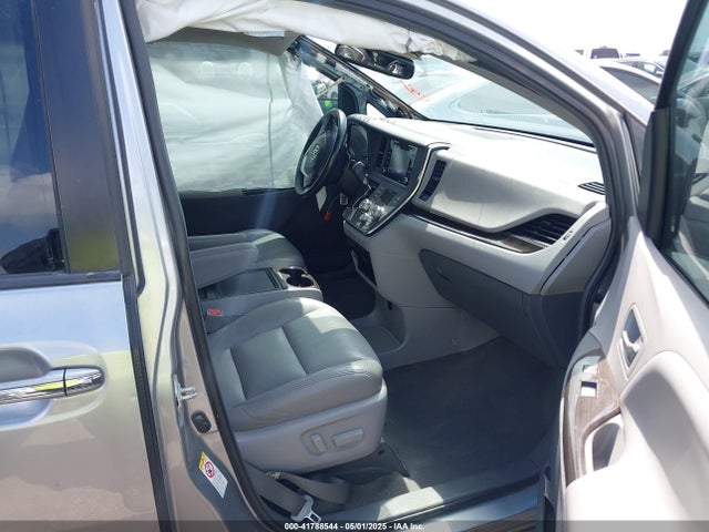 5TDYZ3DC3JS919973 Toyota Sienna Xle 8 Passenger