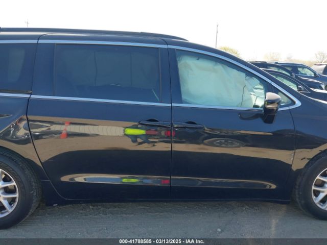 2C4RC1BG8NR169579 Chrysler Pacifica Touring L