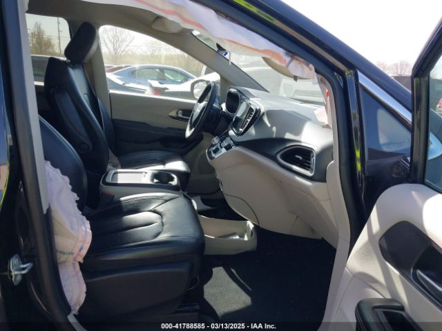 2C4RC1BG8NR169579 Chrysler Pacifica Touring L