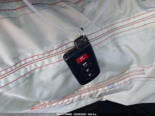 5YFBURHE1HP575209 Toyota COROLLA SE