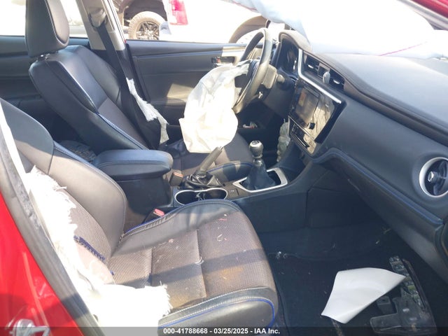 5YFBURHE1HP575209 Toyota COROLLA SE