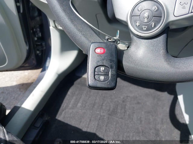 JTDKN3DUXF0432144 Toyota Prius Three