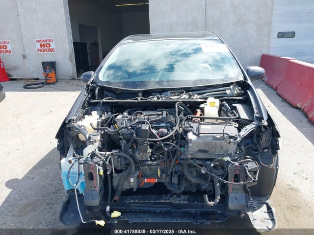 JTDKN3DUXF0432144 Toyota Prius Three