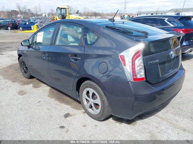 JTDKN3DUXF0432144 Toyota Prius Three