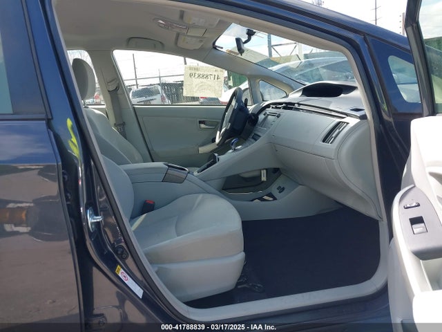 JTDKN3DUXF0432144 Toyota Prius Three