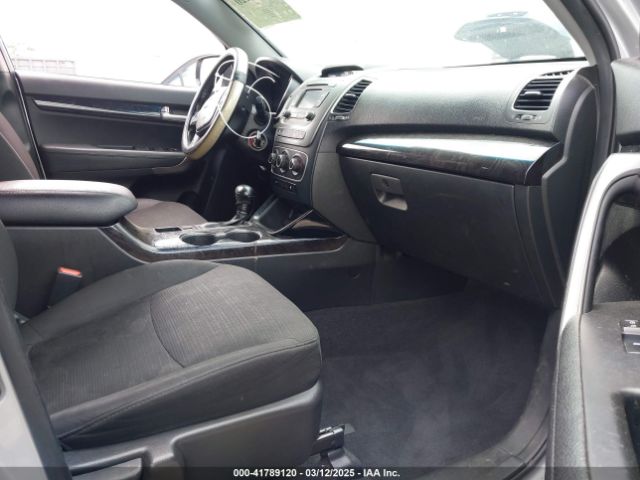 5XYKTCA69EG496907 KIA SORENTO LX