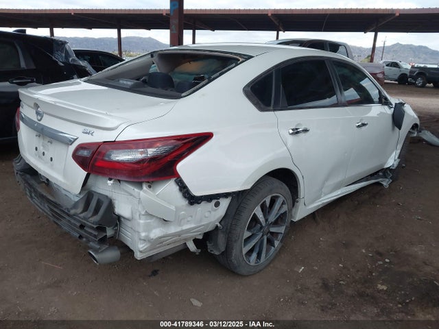 1N4AL3AP2HC488599 Nissan Altima 2.5 Sr