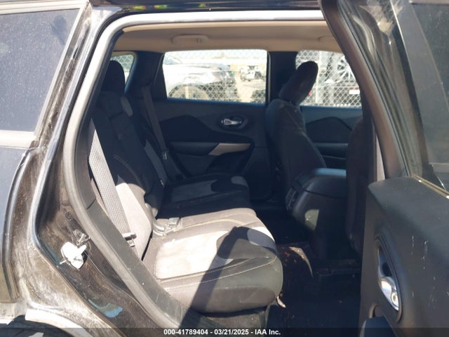 1C4PJMAB8HW633471 Jeep Cherokee Altitude 4x4