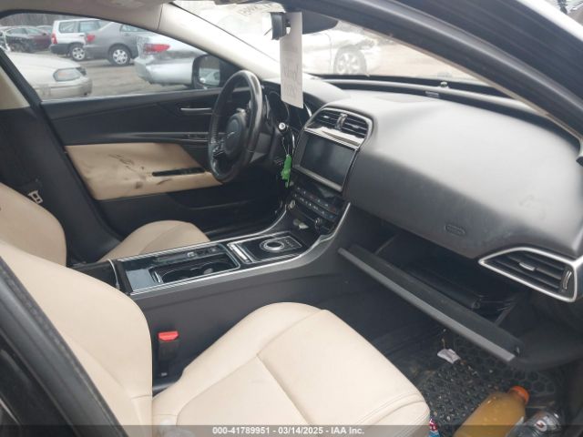 2019 JAGUAR XE SAJAD4FX1KCP49252 Photo 4