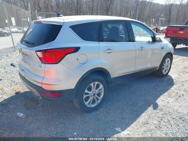 1FMCU9GD0KUA12963 Ford ESCAPE SE