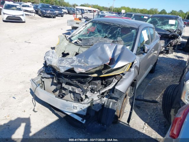 NMTKHMBX6LR106732 Toyota C-HR LE
