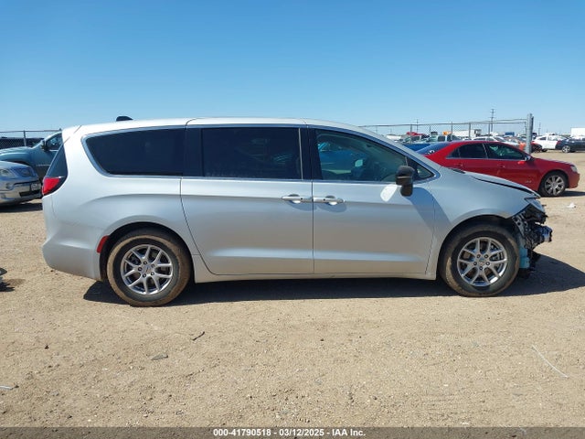 Chrysler Pacifica Touring L 2024 2C4RC1BG0RR139885 Image 14