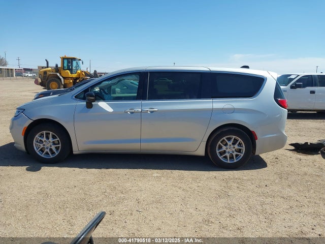 Chrysler Pacifica Touring L 2024 2C4RC1BG0RR139885 Image 15
