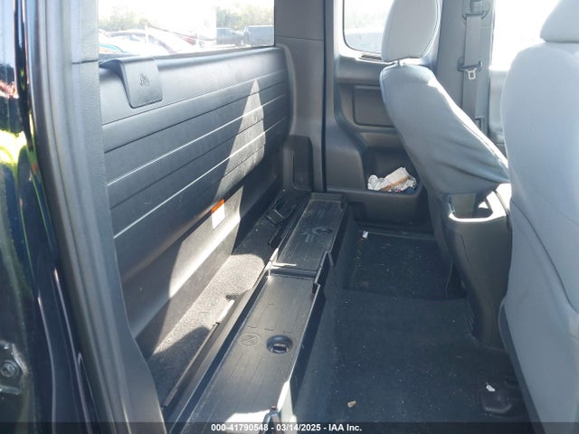 5TFRX5GN9KX151043 Toyota Tacoma Sr