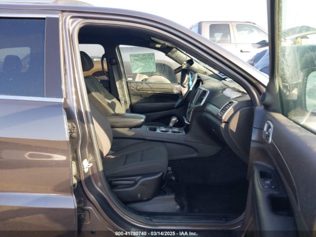 1C4RJEAG2JC339226 Jeep Grand Cherokee Laredo E 4x2