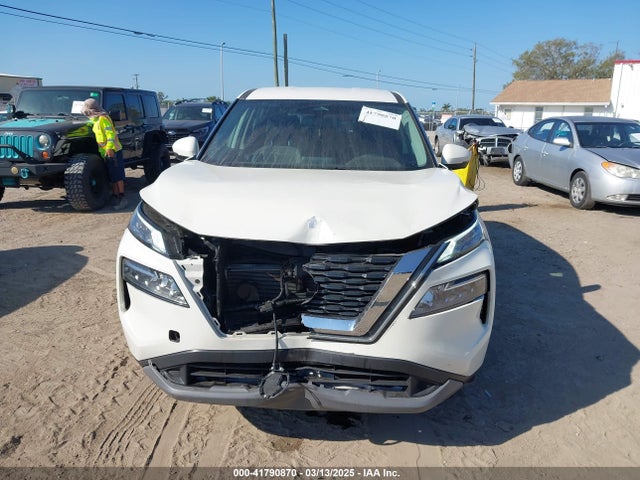 JN8AT3BA8MW003190 Nissan Rogue Sv Fwd