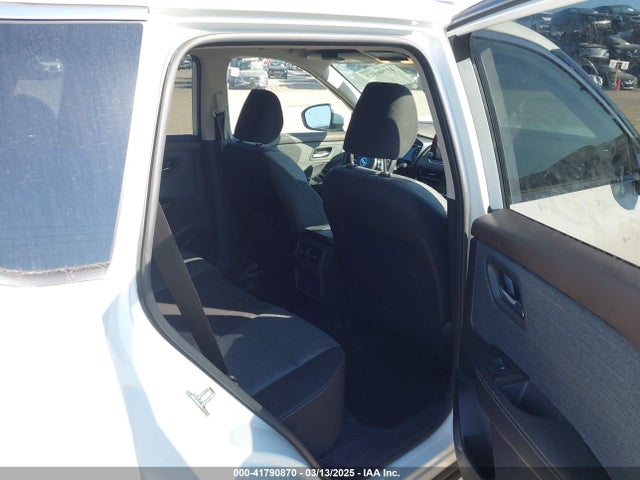 JN8AT3BA8MW003190 Nissan Rogue Sv Fwd