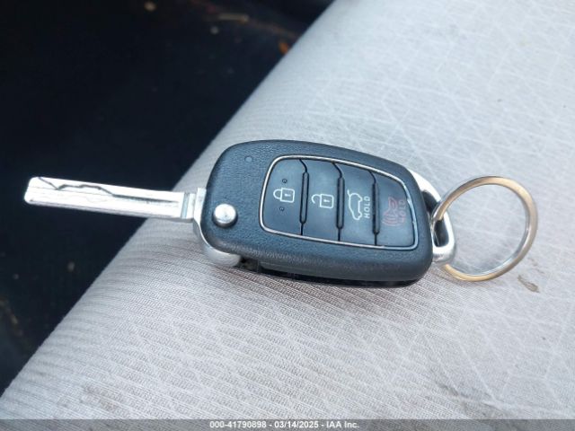 KM8J23A40HU525982 Hyundai TUCSON SE