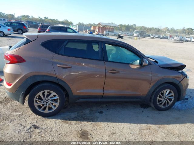 KM8J23A40HU525982 Hyundai TUCSON SE