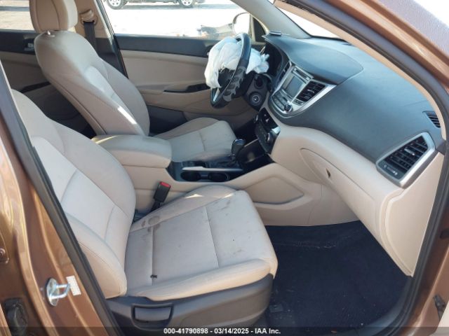 KM8J23A40HU525982 Hyundai TUCSON SE
