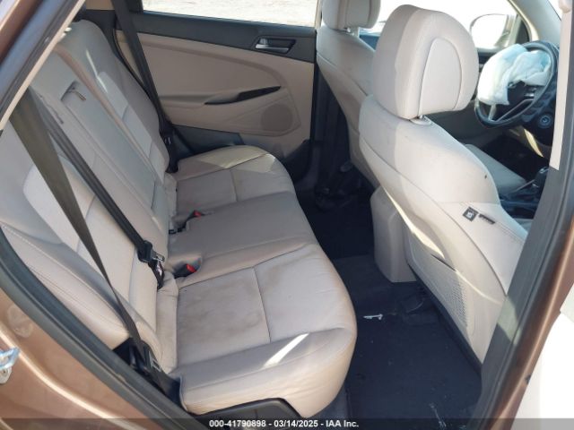 KM8J23A40HU525982 Hyundai TUCSON SE