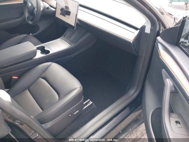 2024 TESLA MODEL Y 7SAYGDED6RF191135 Photo 4