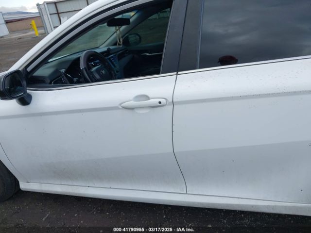 4T1B31HK4KU513240 Toyota Camry Hybrid Le