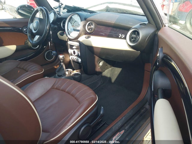 2009 MINI JOHN COOPER WORKS CLUBMAN WMWMM93579TF99279 Photo 4
