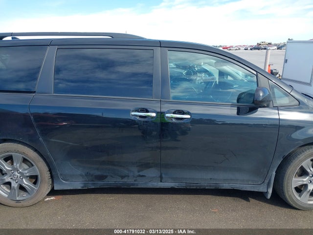 Toyota SIENNA SE 2020 5TDXZ3DC7LS062183 Image 13