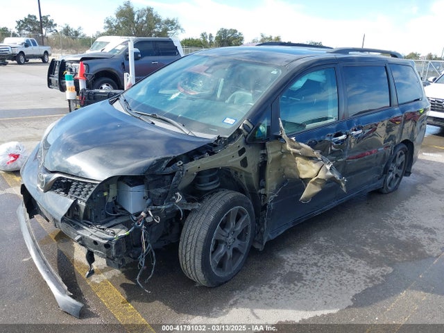 Toyota SIENNA SE 2020 5TDXZ3DC7LS062183 Image 2