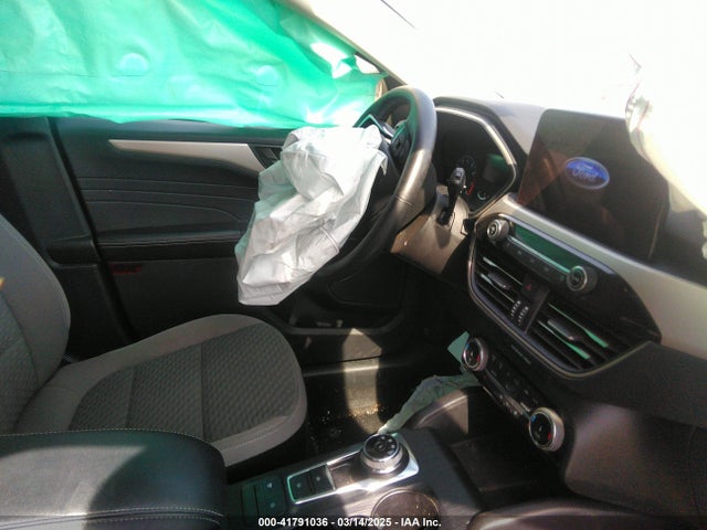 1FMCU9G61NUA91016 Ford ESCAPE SE