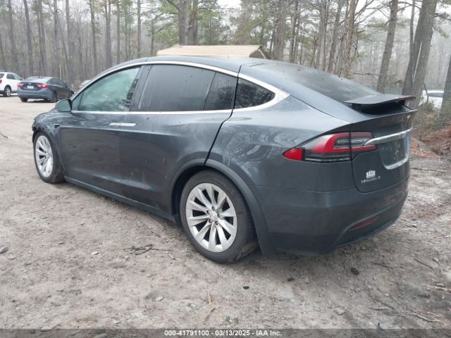 2017 TESLA MODEL X 5YJXCBE28HF046104 Photo 2