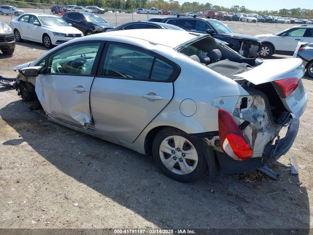 3KPFK4A7XHE025899 KIA FORTE LX