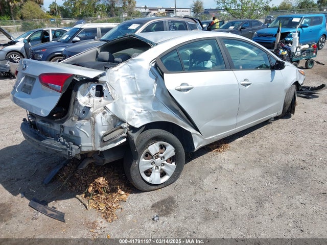 3KPFK4A7XHE025899 KIA FORTE LX