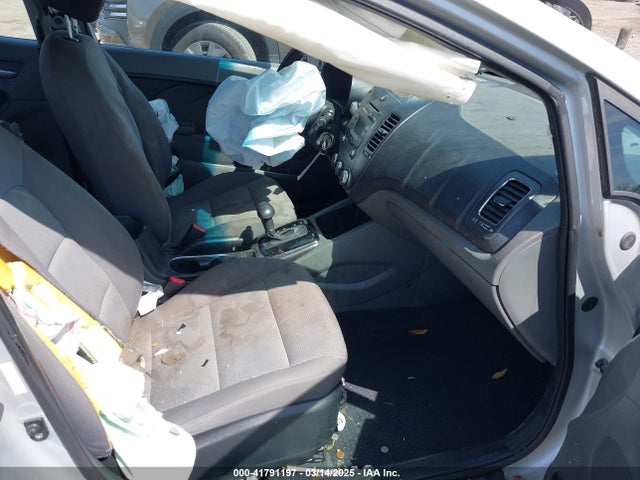 3KPFK4A7XHE025899 KIA FORTE LX