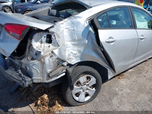 3KPFK4A7XHE025899 KIA FORTE LX