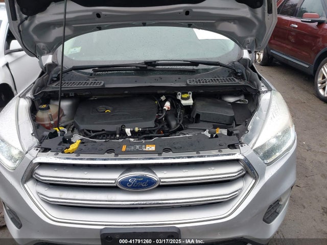 1FMCU9GD4HUE68103 Ford ESCAPE SE