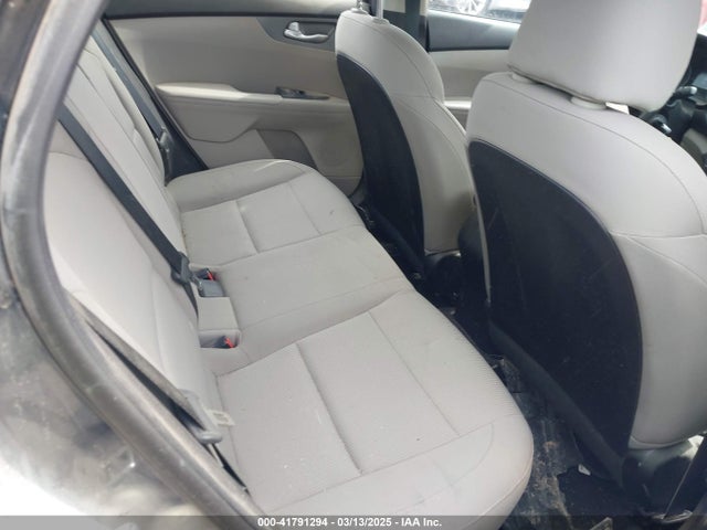 3KPF24AD9KE033831 KIA Forte Lxs