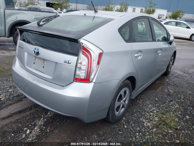 JTDKN3DUXE0368394 Toyota Prius Two