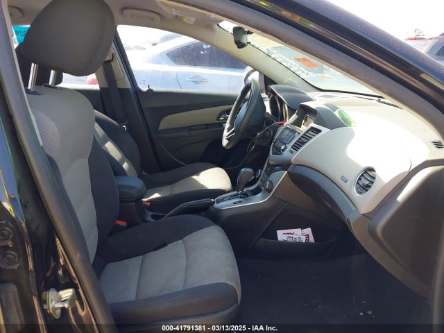 1G1PA5SH4F7145689 Chevrolet Cruze Ls Auto