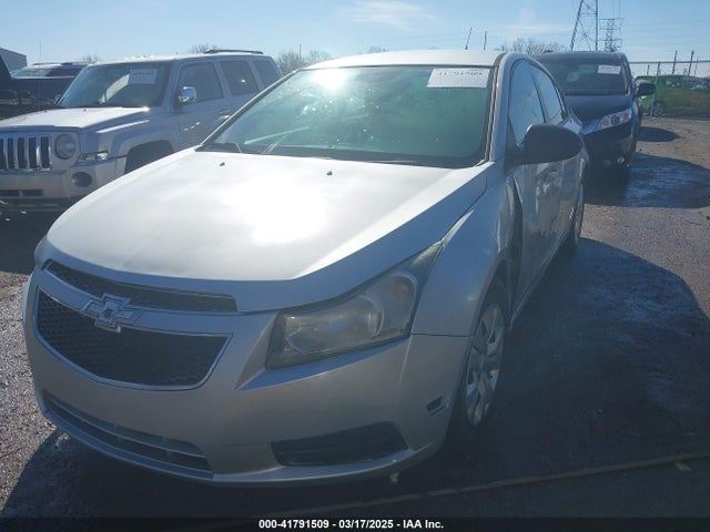 1G1PA5SH0E7102286 Chevrolet Cruze Ls Auto