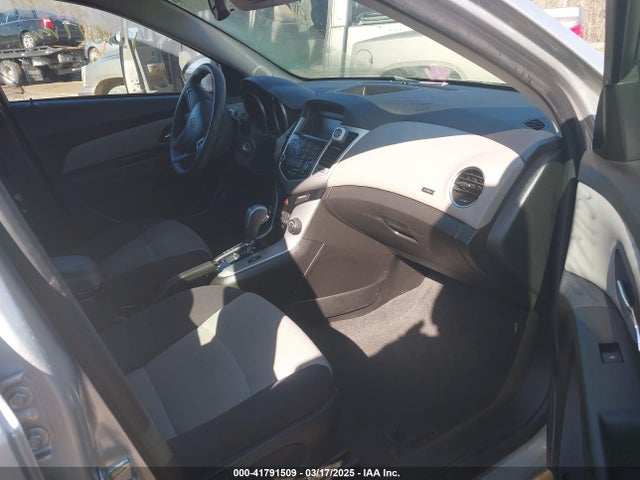 1G1PA5SH0E7102286 Chevrolet Cruze Ls Auto