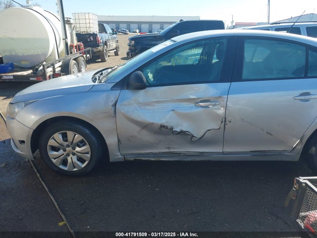 1G1PA5SH0E7102286 Chevrolet Cruze Ls Auto
