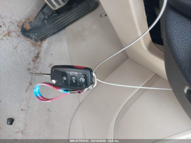 3VWJX7AT1EM610668 Volkswagen Beetle 2.5l
