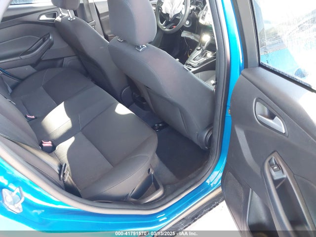 1FADP3F21FL287269 Ford FOCUS SE