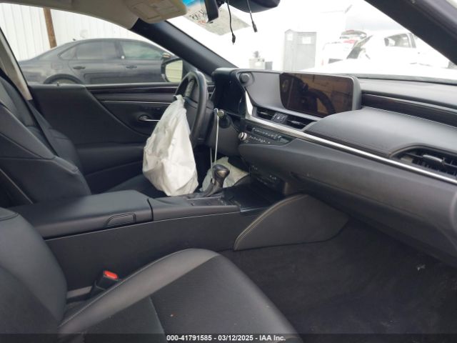 58ADA1C16MU006588 Lexus ES 300H