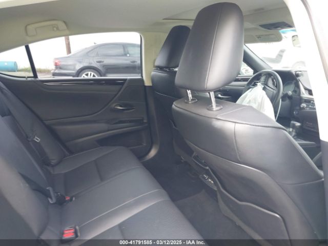 58ADA1C16MU006588 Lexus ES 300H
