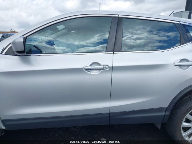 JN1BJ1AV4MW563063 Nissan Rogue Sport S Fwd Xtronic Cvt
