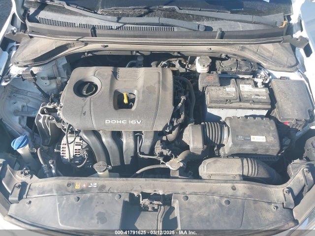 5NPD84LF3JH322556 Hyundai ELANTRA SEL